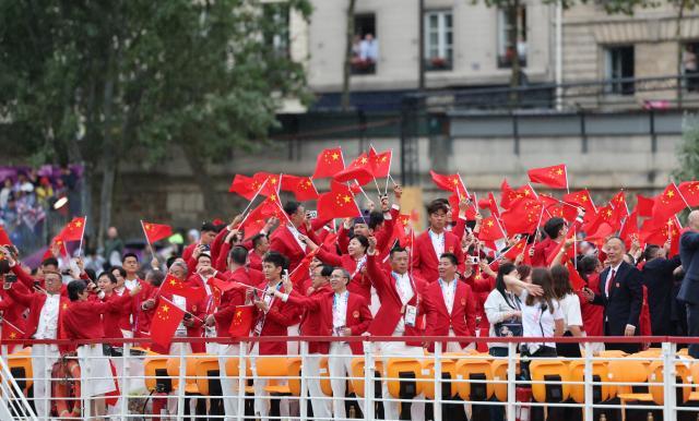 1722018834091021318.jpg 买马挣钱网站app-【图集】中国体育代表团正式亮相 马龙挥舞五星红旗