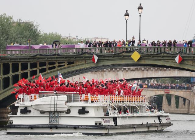 1722018846834093543.jpg 买马挣钱网站app-【图集】中国体育代表团正式亮相 马龙挥舞五星红旗