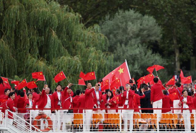 1722018845913041501.jpg 买马挣钱网站app-【图集】中国体育代表团正式亮相 马龙挥舞五星红旗