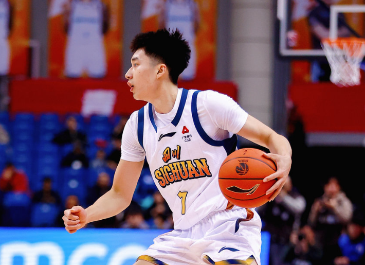 联赛第一！广厦大胜送四川15连败 孙铭徽14+8胡金秋7中6