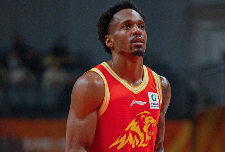 联赛第一！广厦大胜送四川15连败 孙铭徽14+8胡金秋7中6