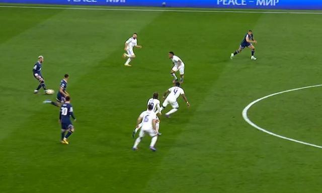 1646861706260036288.jpg 买马挣钱网站app-【欧冠】惊天逆转!本泽马17分钟戴帽 皇马淘汰巴黎