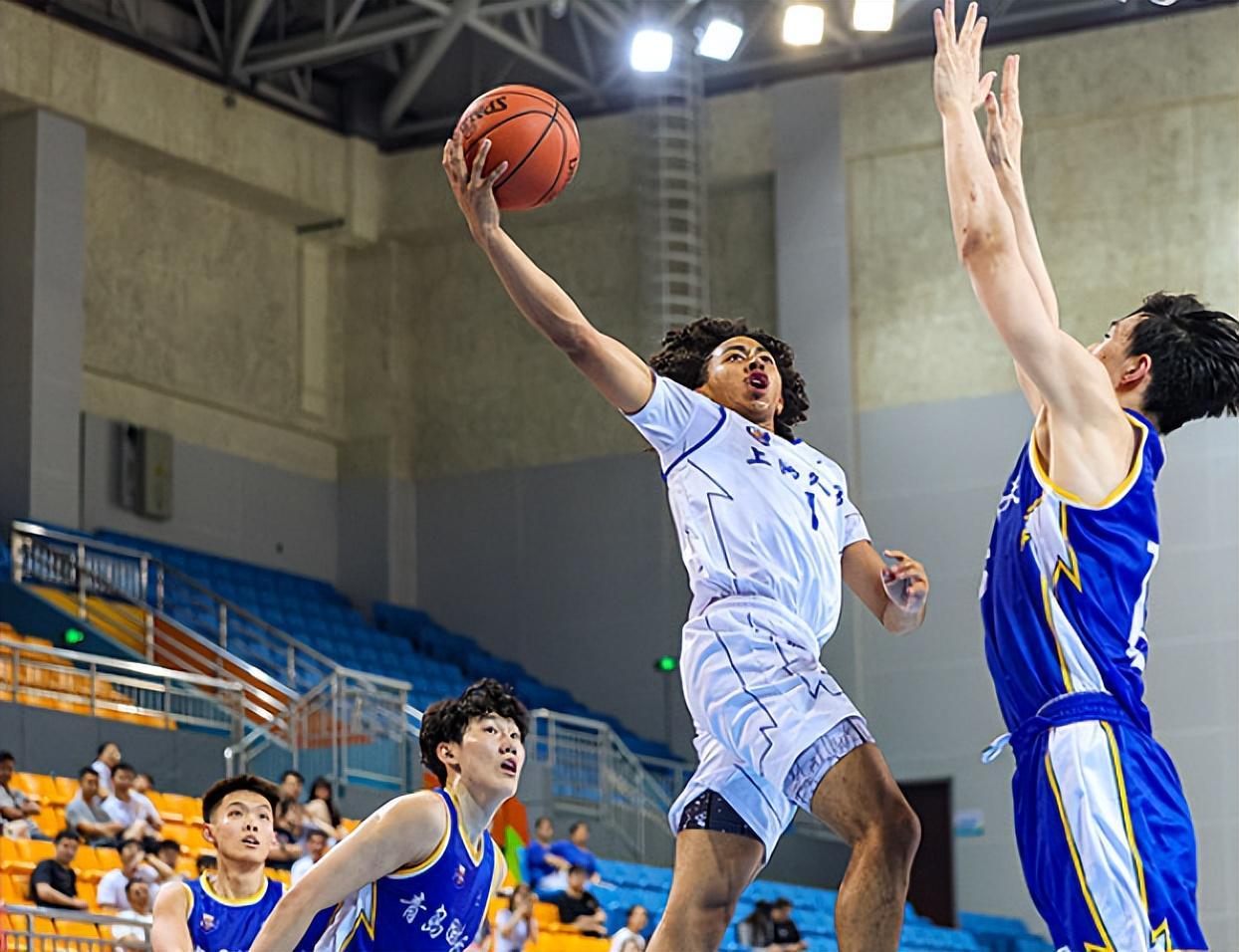 买马挣钱网站app-轰30分3助4断!中国男篮18岁1米83混血控卫闪耀:下赛季征战NCAA